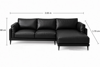 Sofá Seccional Moderno Silvana de Piel color Negro con Chaise Longue Derecho.
